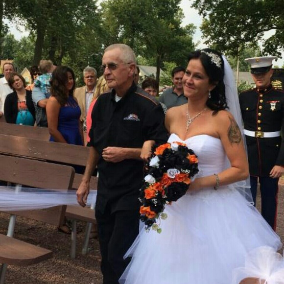 Profile Picture of Aimee Ahlers (@brunzie) on Poshmark