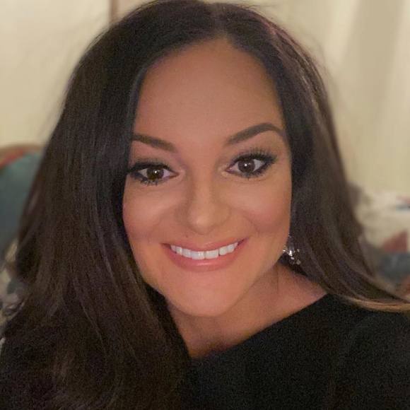 Profile Picture of Amy Swintosky (@nstantlyageless) on Poshmark