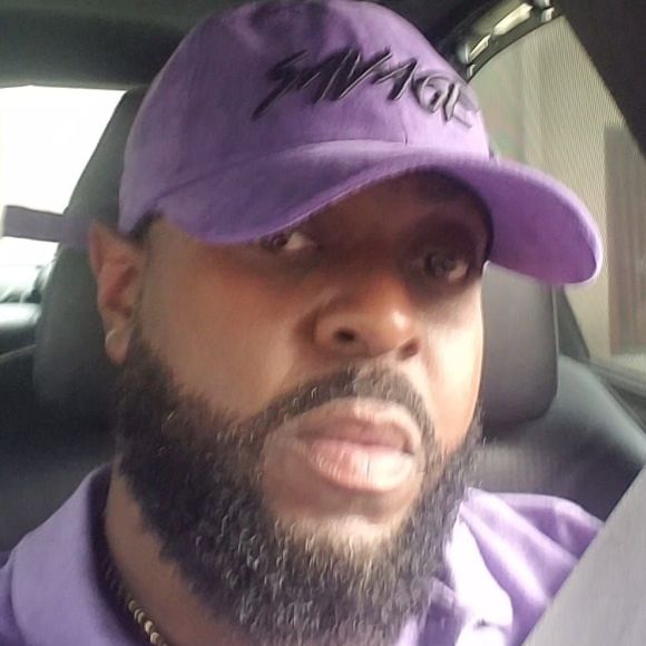 Profile Picture of Paul Holness (@paulpnice) on Poshmark