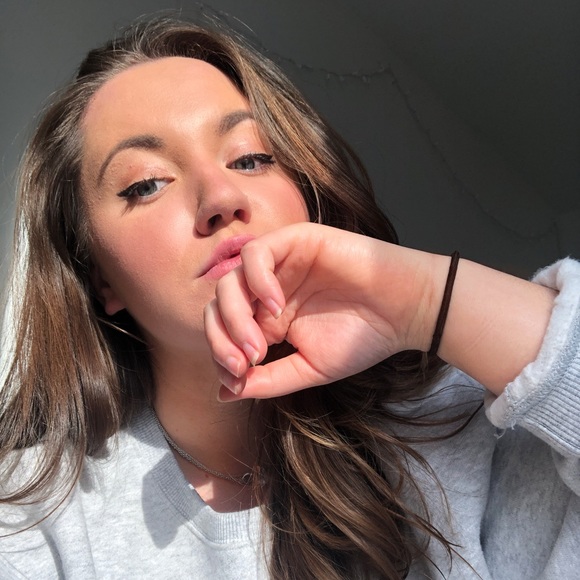 Profile Picture of Amanda Feige (@amandafeige) on Poshmark