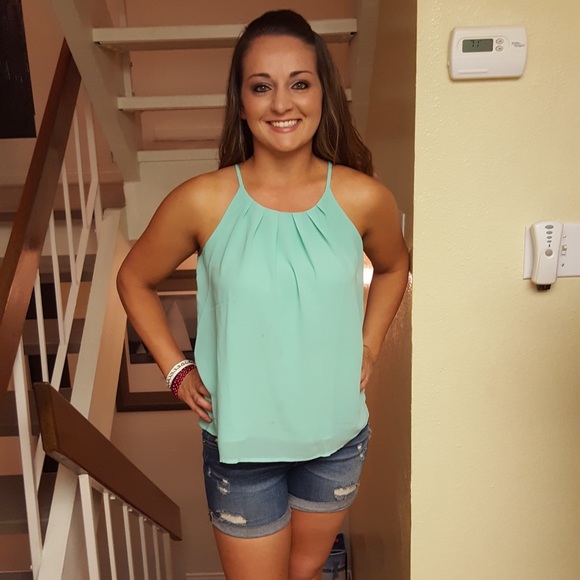 Profile Picture of Alana Troidl (@alana1505) on Poshmark