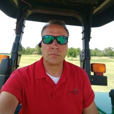 Profile Picture of Thomas... (@DrinkinSand) on Twitter