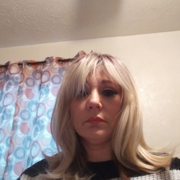Profile Picture of Dianna Tomaszewski (@diannamiller9) on Poshmark
