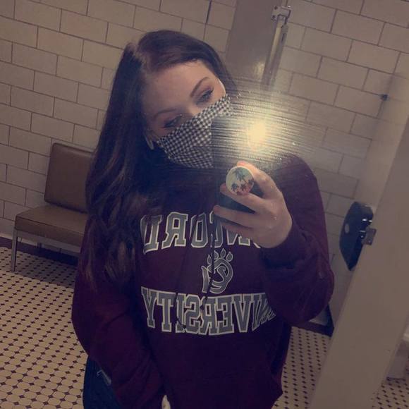 Profile Picture of Whitney Ball (@whitkneeee) on Poshmark