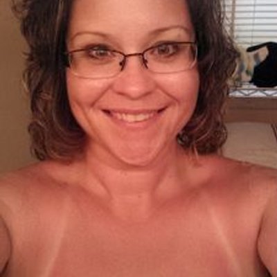 Profile Picture of April Sass (@kansasgirl1972) on Twitter