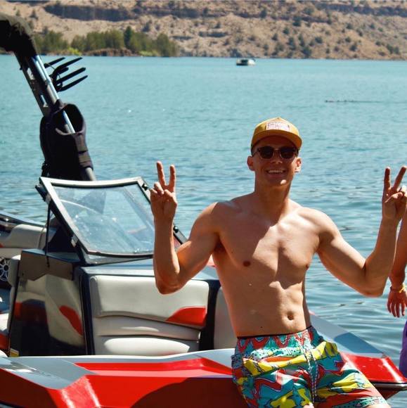 Profile Picture of Corey Conklin (@cconklin6) on Poshmark