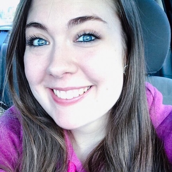 Profile Picture of Jessica Noll (@jnoll1090) on Poshmark