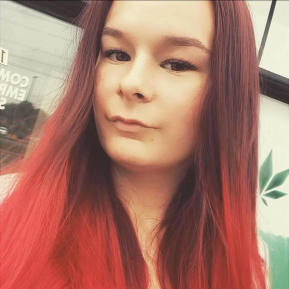 Profile Picture of Lexis Rieger (@lexisrieger) on Poshmark