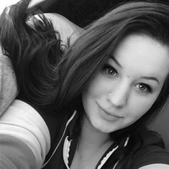 Profile Picture of Kassandra Engebretsen (@kengebretsen_23) on Poshmark