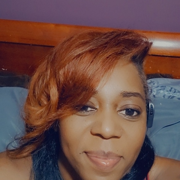 Profile Picture of Aisha Dozier (@adozier43) on Poshmark