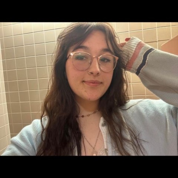 Profile Picture of Alexis Comstock-baeuchler (@alexiscomstockk) on Poshmark