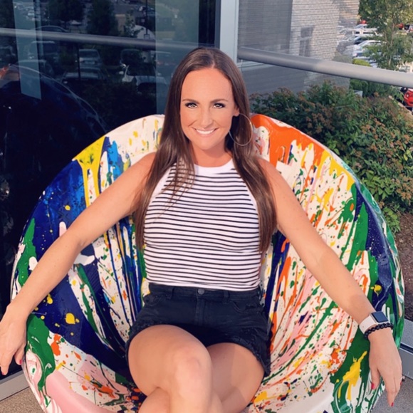 Profile Picture of Nicole Magnetta (@nicmag82) on Poshmark