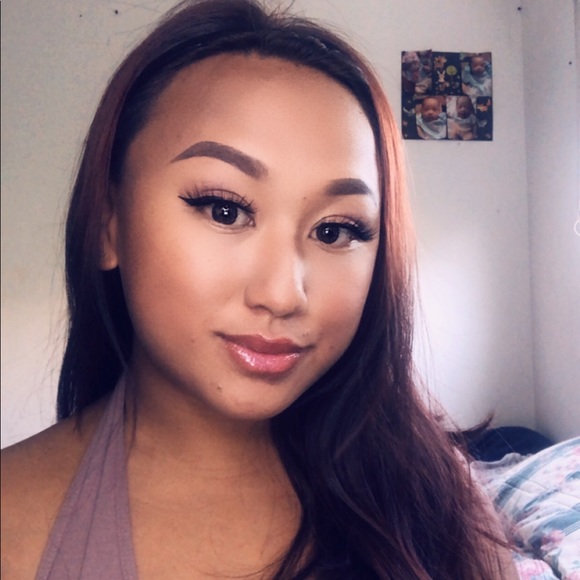 Profile Picture of Linda Vue (@vuelinda4) on Poshmark
