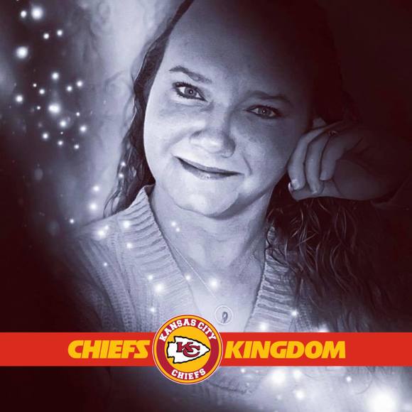 Profile Picture of Traci James (@peanut081198) on Poshmark