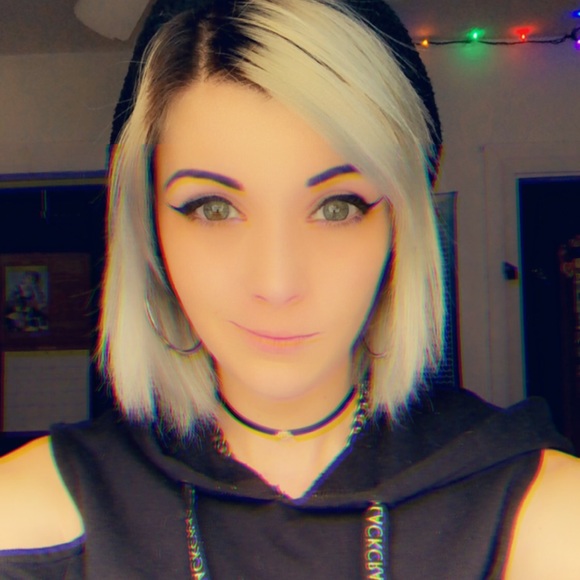 Profile Picture of Jamie Bingel (@kannabiskid) on Poshmark