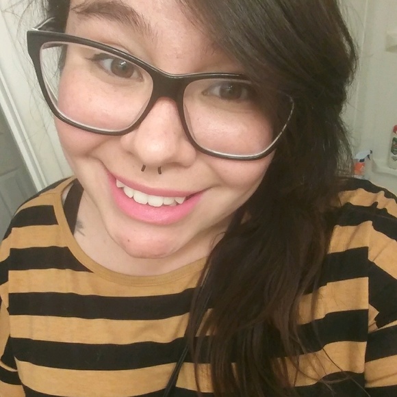 Profile Picture of Ainsley Zieser (@ainsleyzieser) on Poshmark