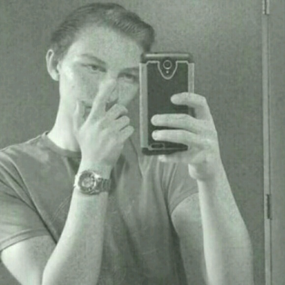 Riley Trullinger - Poshmark Profile Picture of Riley Trullinger (@ashd1114) on Poshmark