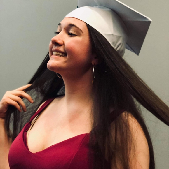 Profile Picture of Veronica James (@veronicajame443) on Poshmark