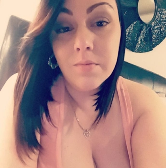 Profile Picture of Connie Agresti (@djmommy08) on Poshmark