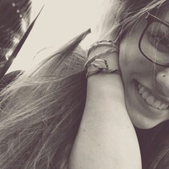 Profile Picture of Shelly Graham (@shellbell0102) on Poshmark