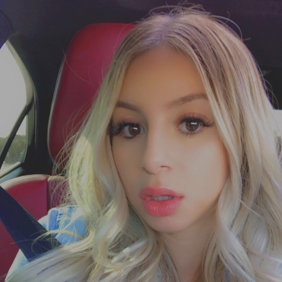 Profile Picture of Alondra Cuellar (@alocxm) on Poshmark