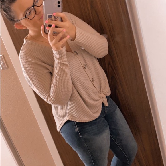 Profile Picture of Kylee Lockhart (@kyrose120) on Poshmark