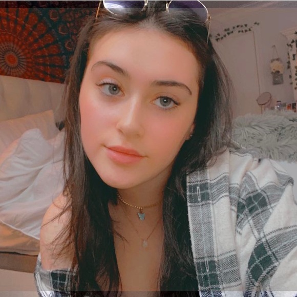 Profile Picture of Sarah Brechner (@sarah_brechner) on Poshmark