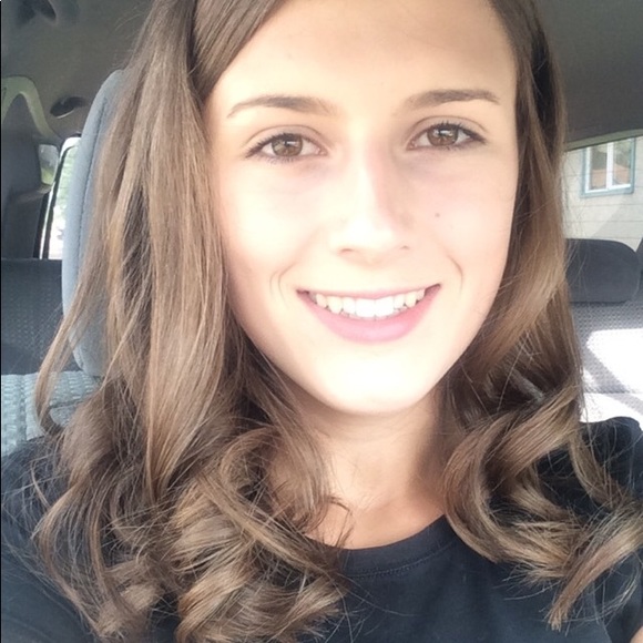 Profile Picture of Carly Shaw (@carlymshaw) on Poshmark