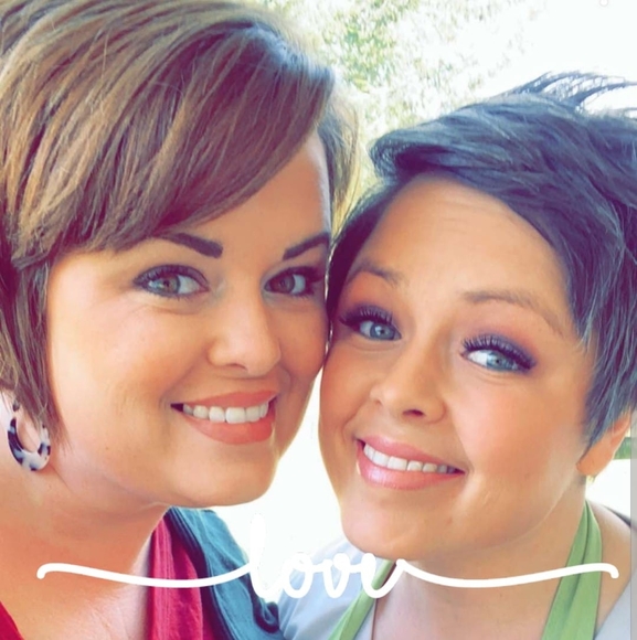 Profile Picture of Amber Edwards mounce (@amberdixie2010) on Poshmark