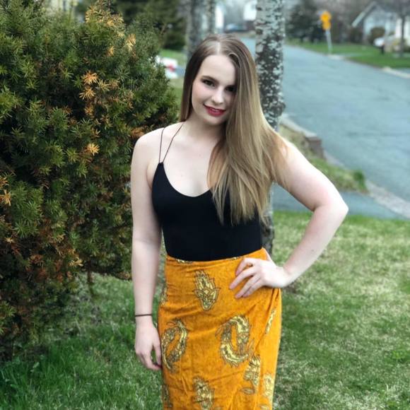 Profile Picture of Pearl Wentzell (@pearlwentzell) on Poshmark