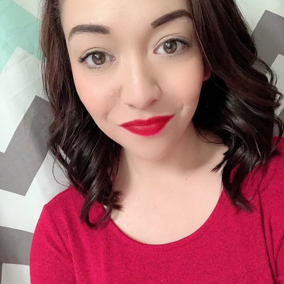 Profile Picture of Andrea Elfstrom (@drea_elfstrom) on Poshmark