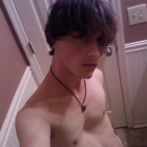 Profile Picture of Skylar Cray (@raven_haired_male_beauty) on Myspace