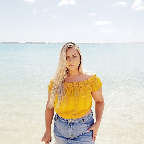 Profile Picture of Alina Bashinskaya (@abashinskaya) on Poshmark