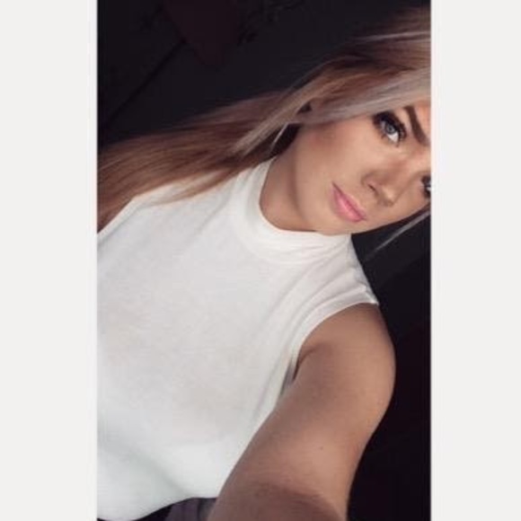 Profile Picture of Rebecca Stratton (@rebeccastrat978) on Poshmark