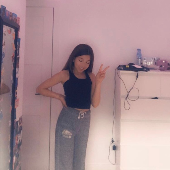 Profile Picture of Lauren Chesla (@lairen_chesla) on Poshmark