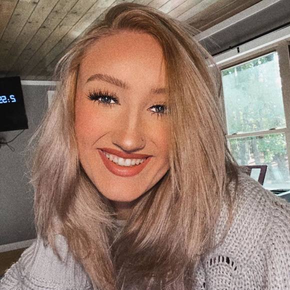 Profile Picture of Mary Ballew (@mkballew) on Poshmark