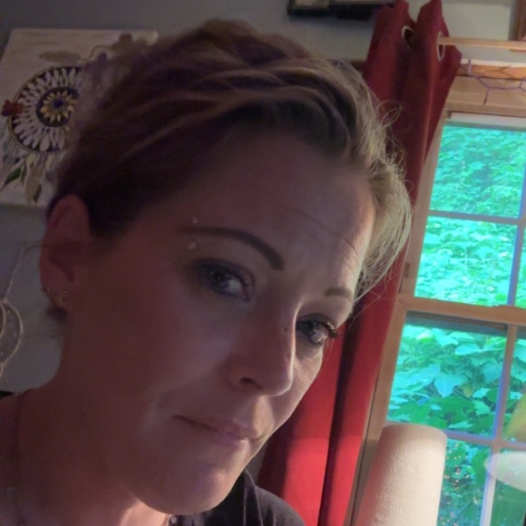 Profile Picture of Paula Fields (@paula_fields) on Poshmark