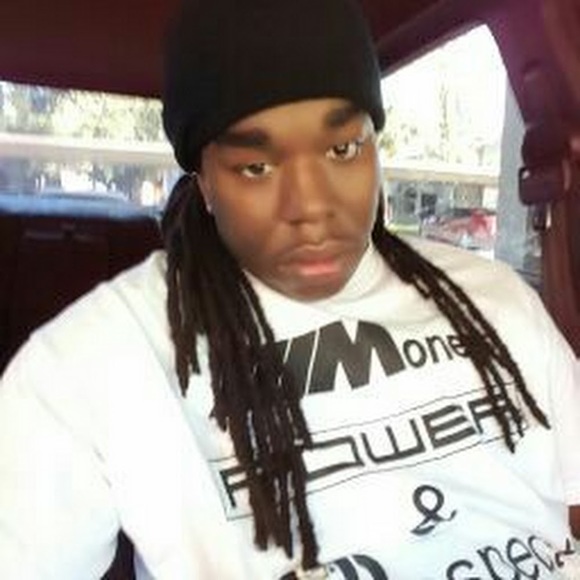 Profile Picture of Demetrius Kelly (@demetriuskelly) on Poshmark