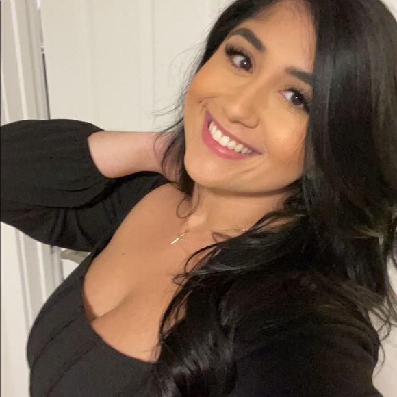Profile Picture of Elda Ramos (@eldaramos) on Poshmark