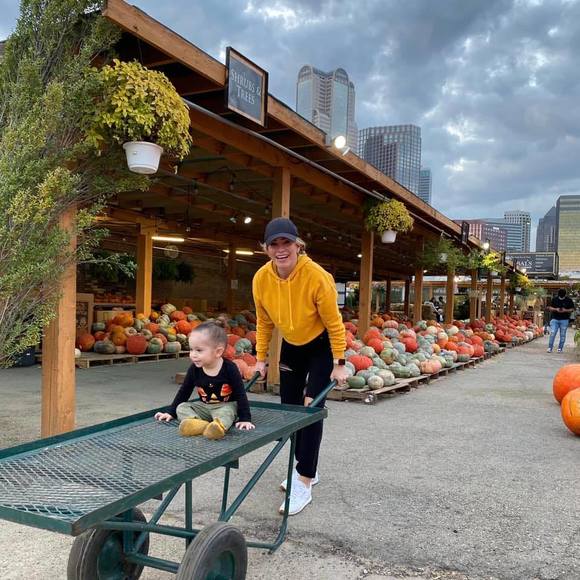 Profile Picture of Pamela Pasos (@pamelapasos) on Poshmark