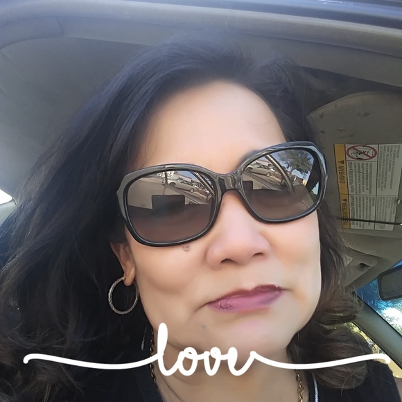 Profile Picture of Tess Alberto (@mtalberto57) on Poshmark