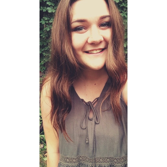 Profile Picture of Emily Zahn (@emily_morgan3) on Poshmark