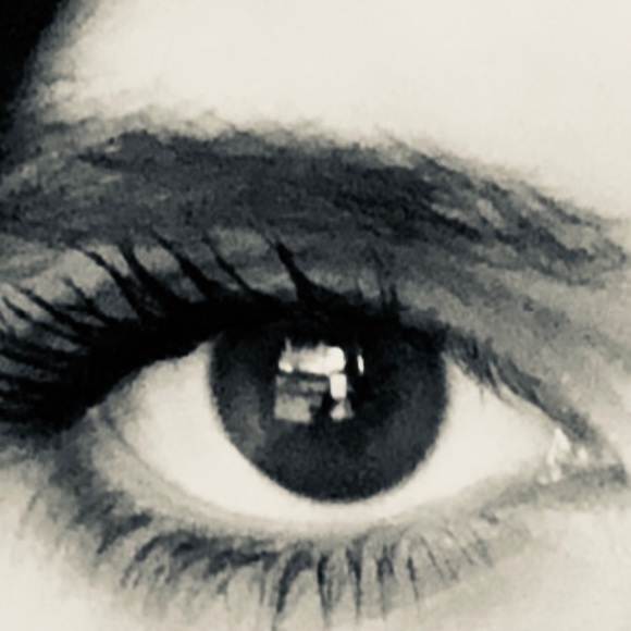 Profile Picture of Eva Aloezos (@eva_alexisa) on Poshmark