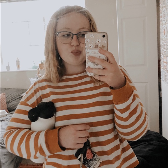 Profile Picture of Kami Farmer (@kamifarmer) on Poshmark