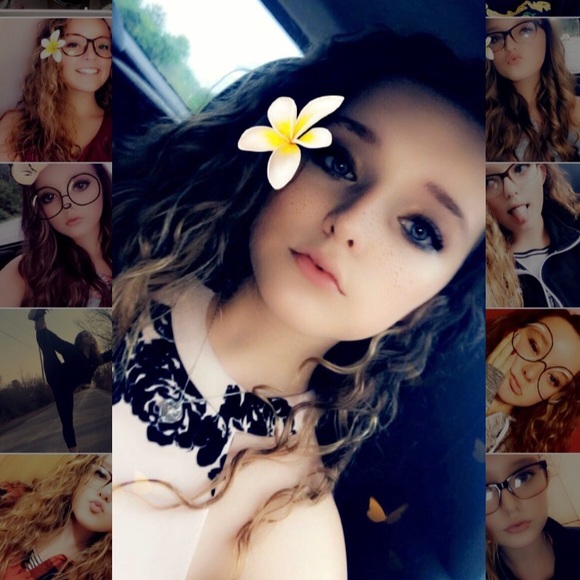 Profile Picture of Alayna Alayna11264ever (@argersingera) on Poshmark