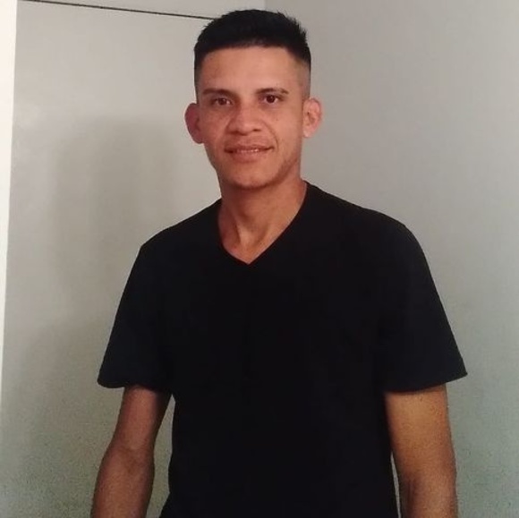 Profile Picture of Marlon Araniva (@aranivamarlon12) on Poshmark