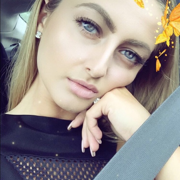 Profile Picture of Gab Sadauskaite (@gsadauskaite) on Poshmark