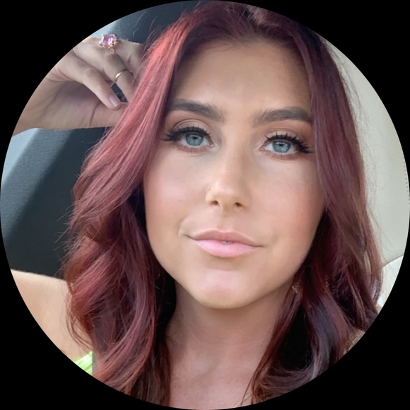 Profile Picture of Cassidy Evatt (@cassidyevatt) on Poshmark