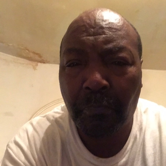 Profile Picture of Christopher Newell (@cnewell428) on Poshmark