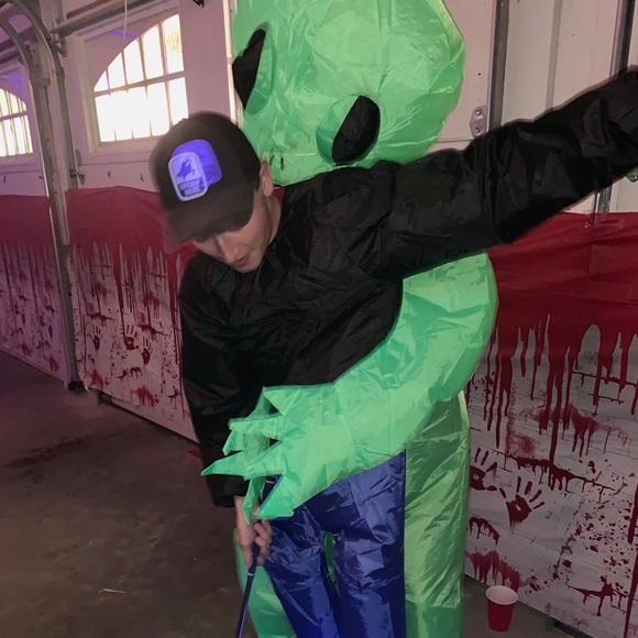 Profile Picture of Sean Upham (@seanupham7) on Poshmark